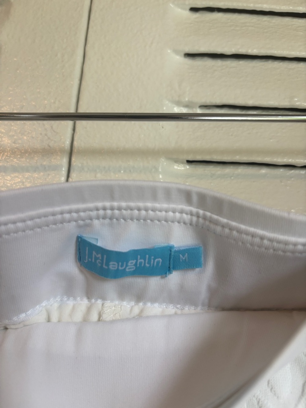Two J. McLaughlin Pink and white Textured Ruffle Hem Skorts |
Size M | Feminine - Picture 10 of 14